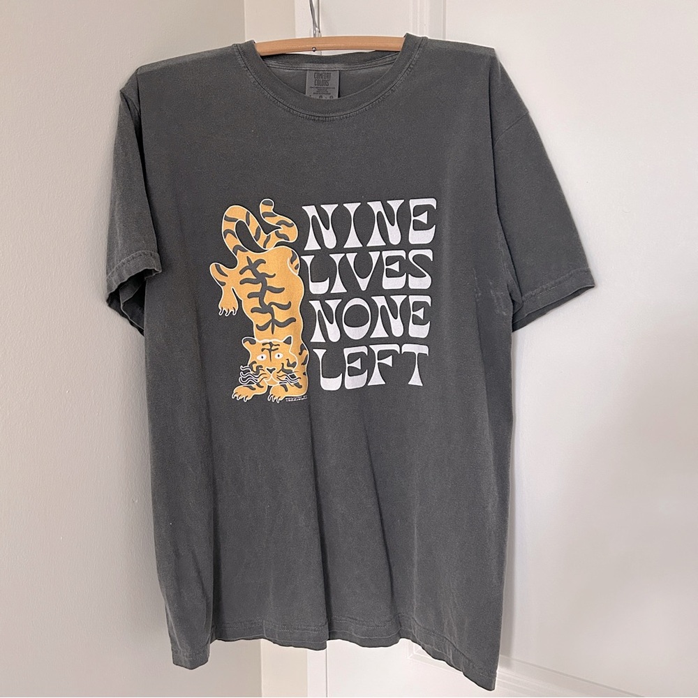 Cool Distressed Grey Tee With Tiger Graphic